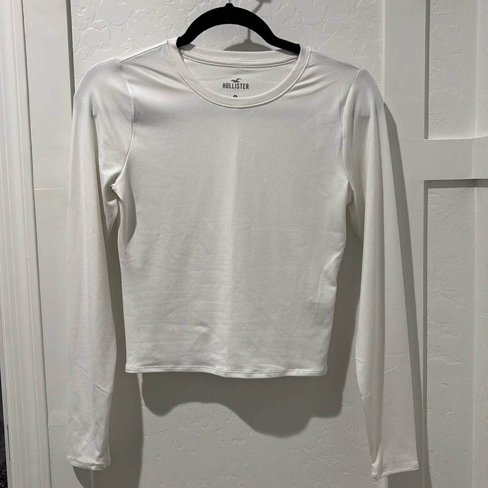 Hollister medium women’s fitted long sleeve shirt